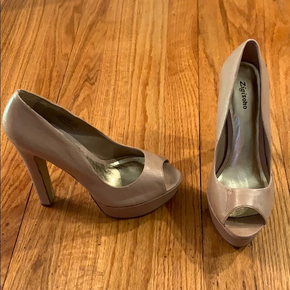 Zigi Soho Shoes - Tan peep toe heel!